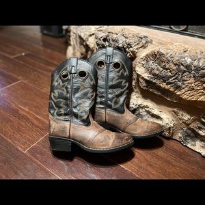 SOLD Kids Cody James cowboy boots size 4